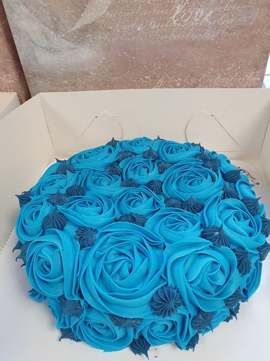 Rosepyntet gulrotkake, rund